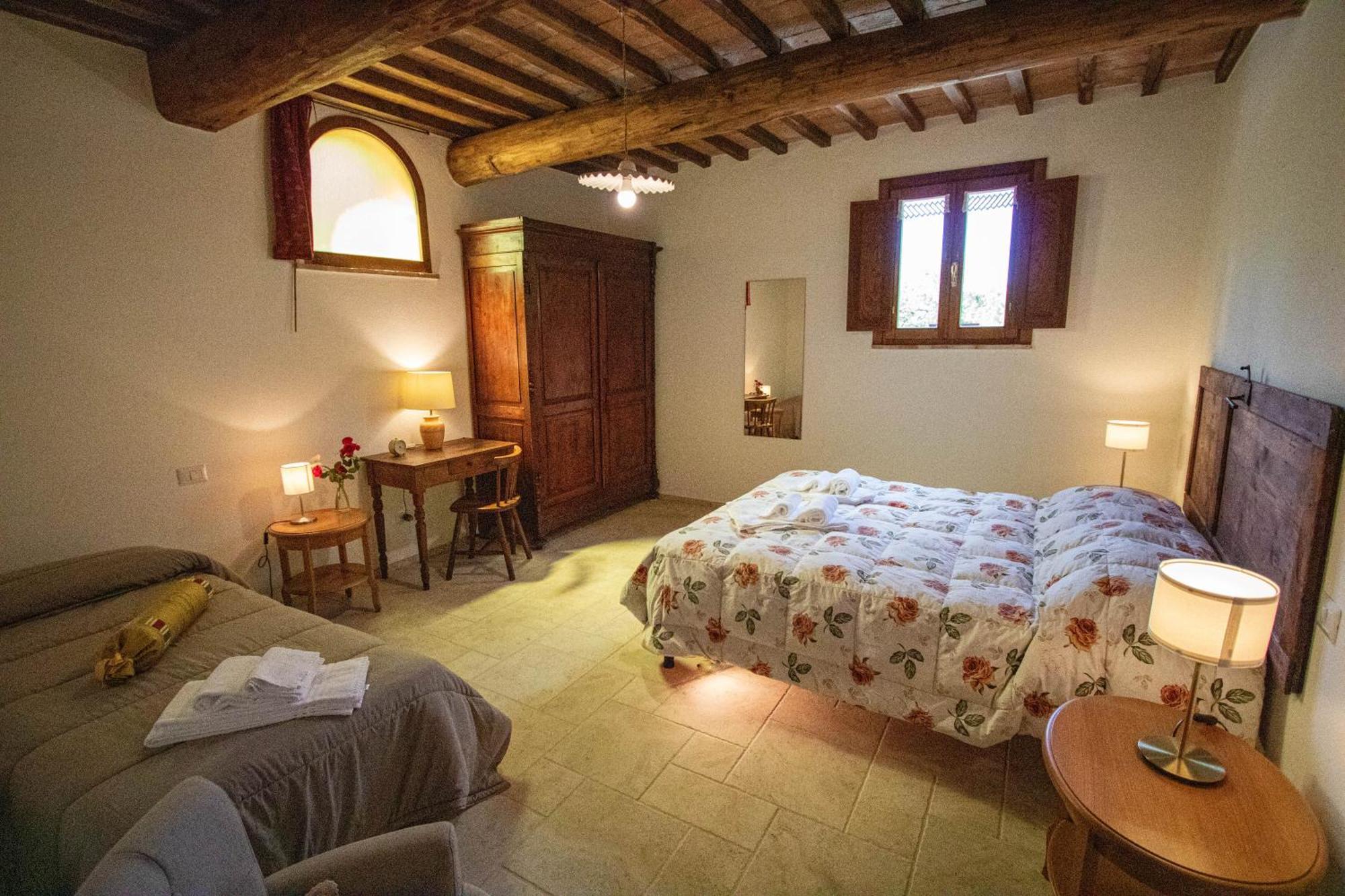 Agriturismo Biofattoria L'Upupa Montalcino Bagian luar foto